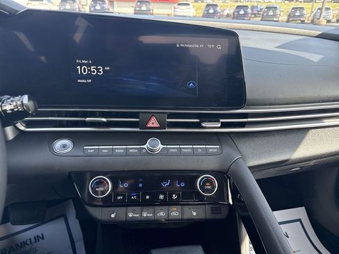 Used 2023 Hyundai Elantra SEL w/ Convenience Package image 12