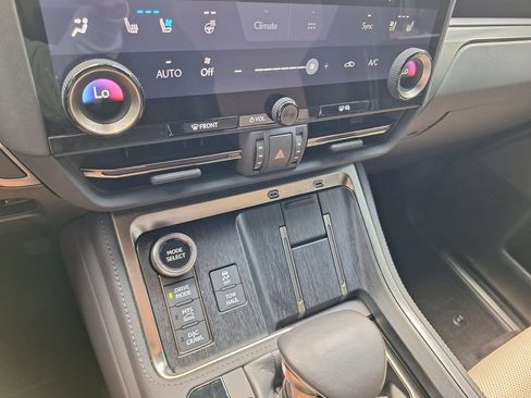 Used 2024 Lexus GX 550 AWD/4WD image 20