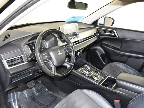 Used 2023 Mitsubishi Outlander SE AWD/4WD image 36