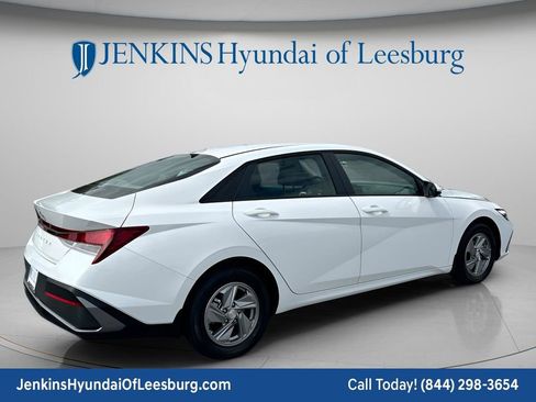 New 2026 Hyundai Elantra SE FWD image 5