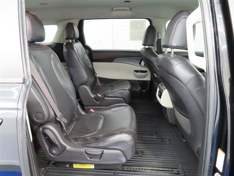 Used 2023 Kia Carnival LX FWD image 33