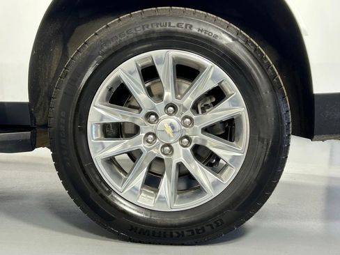 Used 2023 Chevrolet Suburban Premier AWD/4WD image 40