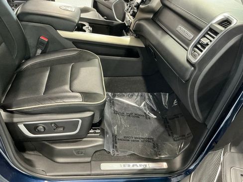 Used 2022 RAM 1500 Laramie AWD/4WD image 18