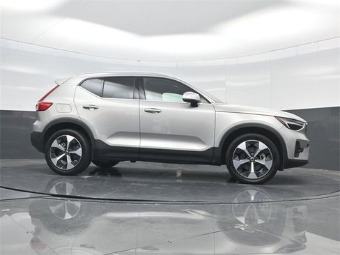 Used 2024 Volvo XC40 B5 Plus image 54