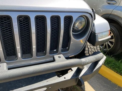 Used 2020 Jeep Wrangler Unlimited Sahara AWD/4WD image 4