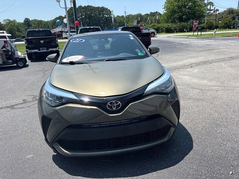 Used 2021 Toyota C-HR XLE FWD image 8