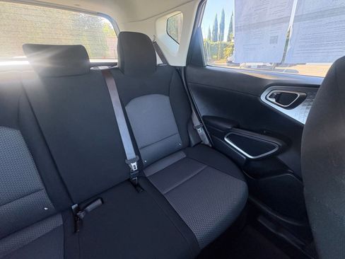 Used 2025 Kia Soul LX w/ LX Technology Package FWD image 35
