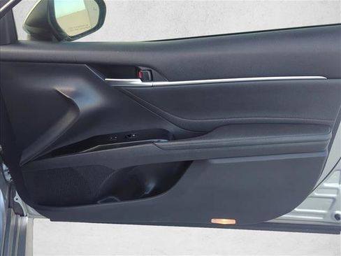 Used 2018 Toyota Camry XLE FWD image 25