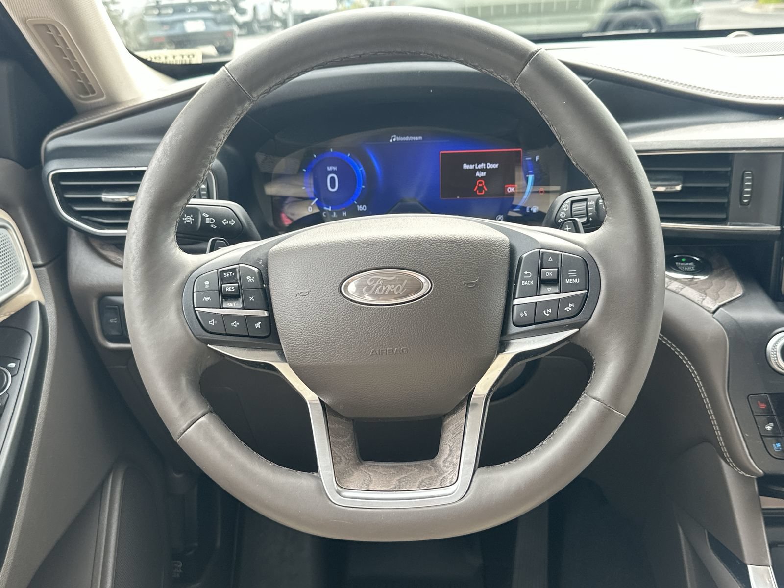 Used 2020 Ford Explorer Platinum w/ Premium Technology Package AWD/4WD image 19