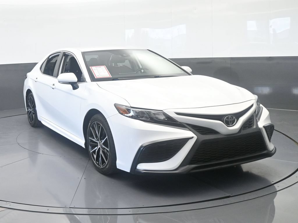 Used 2022 Toyota Camry SE w/ Convenience Package FWD image 9