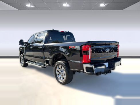 Used 2025 Ford F250 Lariat w/ Chrome Package image 3