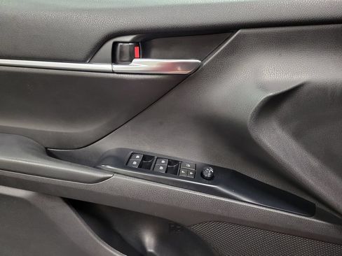 Used 2020 Toyota Camry SE w/ Convenience Package FWD image 25