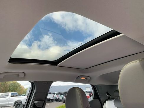 Used 2023 Chevrolet Bolt EUV Premier w/ Sun & Sound Package image 33