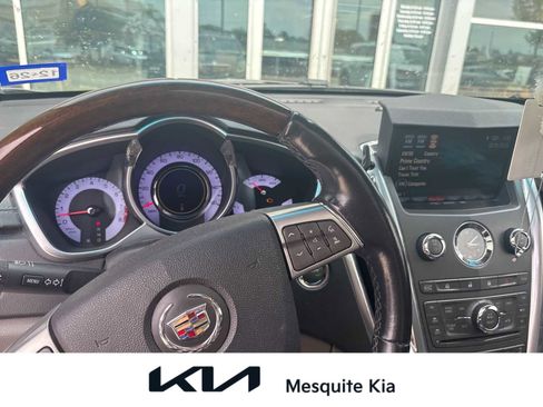 Used 2011 Cadillac SRX Luxury image 1