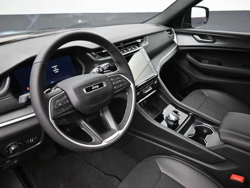 New 2025 Jeep Grand Cherokee L Altitude image 17