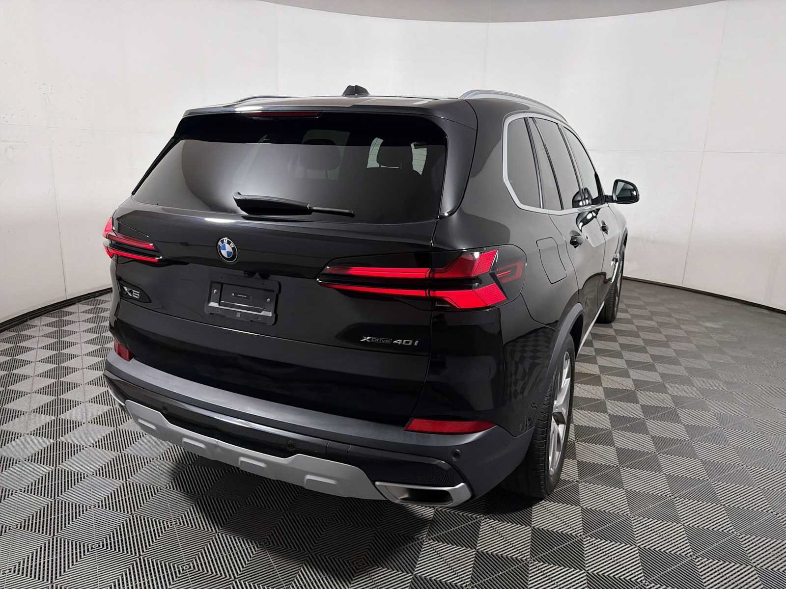 Used 2024 BMW X5 xDrive40i w/ Premium Package AWD/4WD image 6