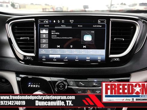 Certified 2024 Chrysler Pacifica Touring-L image 22