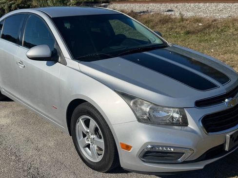 Used 2015 Chevrolet Cruze LT w/ Technology Package image 3