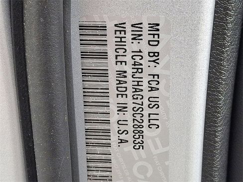 New 2025 Jeep Grand Cherokee Laredo X w/ Luxury Tech Group I image 16