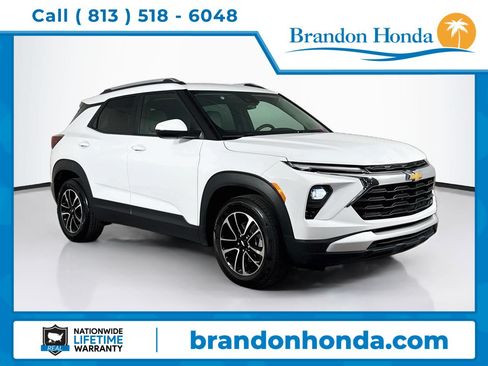 Used 2025 Chevrolet TrailBlazer LT FWD image 1