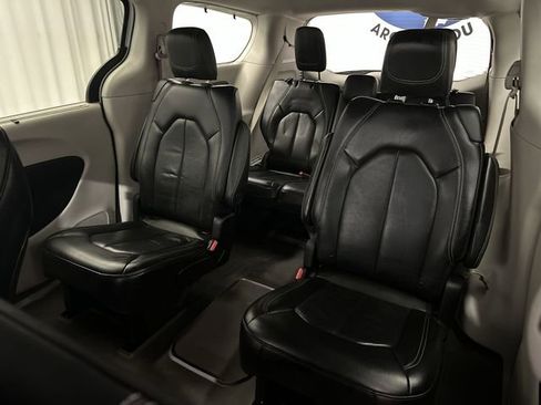 Used 2022 Chrysler Pacifica Touring-L image 27