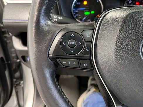 Used 2022 Toyota RAV4 SE w/ Convenience Package image 25