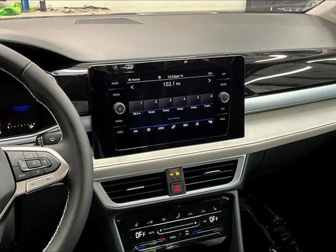 New 2026 Volkswagen Taos SE image 9