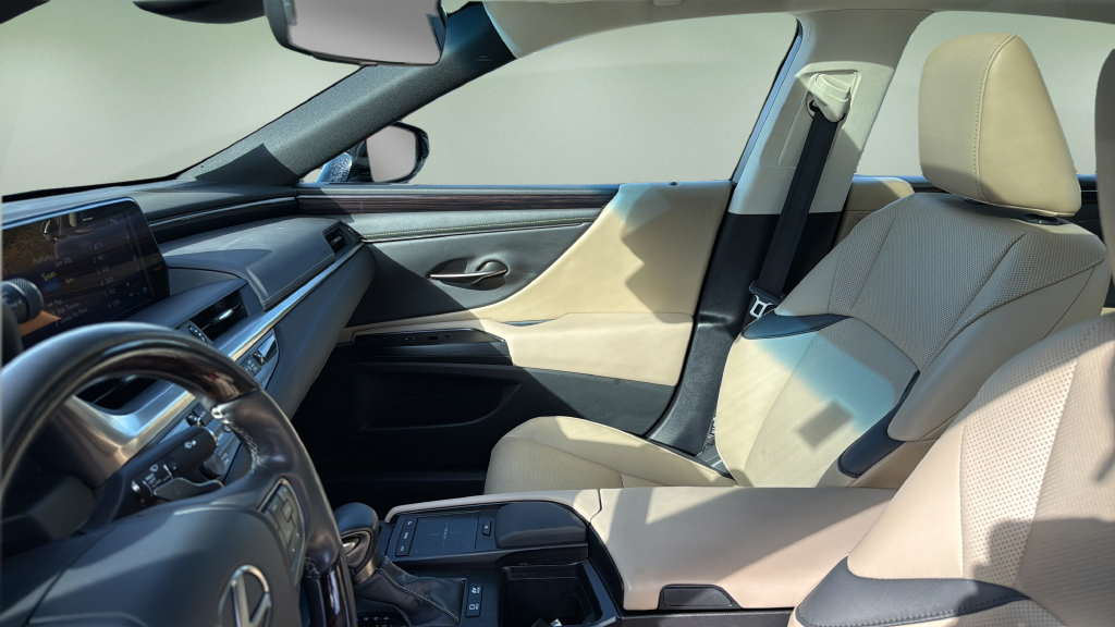 Used 2020 Lexus ES 300h w/ Premium Package FWD image 14