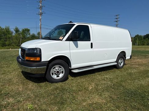Used 2025 GMC Savana 2500 w/ Driver Convenience Package RWD image 3
