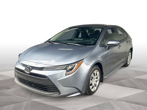 Used 2025 Toyota Corolla LE FWD image 4