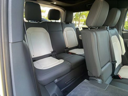 Used 2023 Land Rover Defender 130 X-Dynamic SE image 13