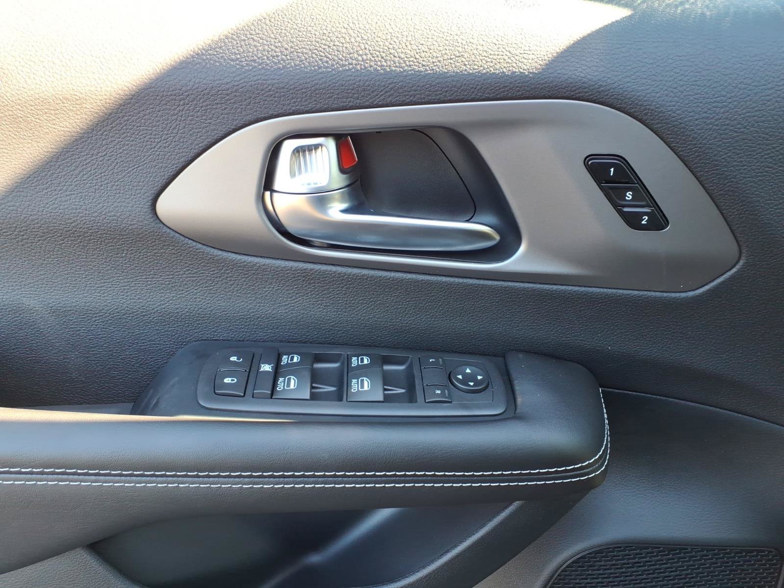 New 2027 Chrysler Pacifica Select AWD/4WD image 11