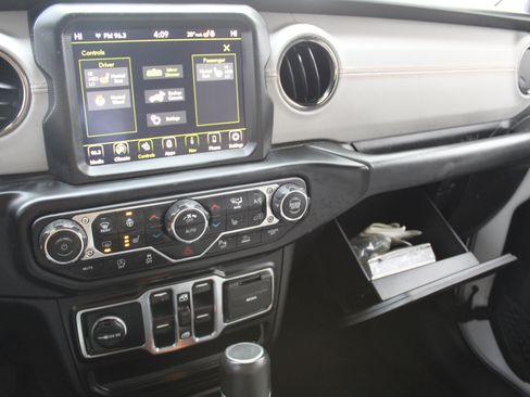 Used 2023 Jeep Wrangler Unlimited Sahara image 19