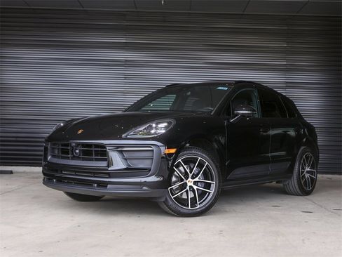 Used 2025 Porsche Macan image 1