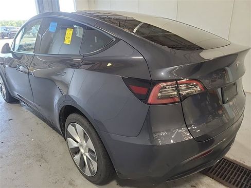 Used 2022 Tesla Model Y Long Range AWD/4WD image 9
