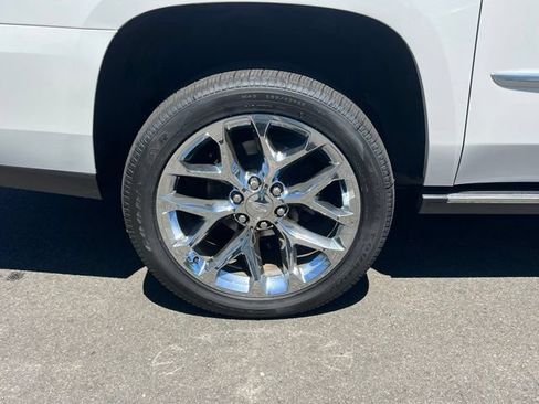 Used 2017 Cadillac Escalade ESV Premium Luxury AWD/4WD image 9