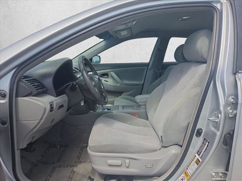 Used 2010 Toyota Camry LE FWD image 14