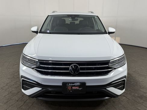 Used 2024 Volkswagen Tiguan SE FWD image 2