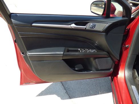 Used 2017 Ford Fusion Titanium FWD image 21