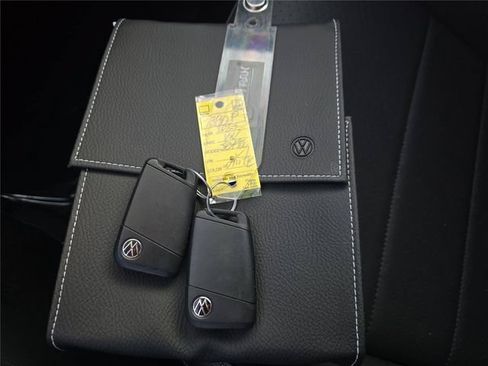 Used 2023 Volkswagen Jetta SE w/ Panoramic Sunroof Package FWD image 28