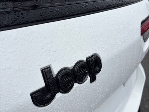 Used 2021 Jeep Grand Cherokee L Laredo image 13