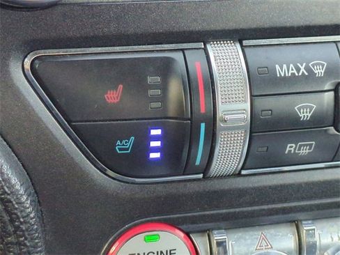 Used 2017 Ford Mustang Premium image 21