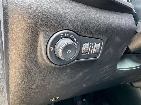 Used 2023 Jeep Compass Limited AWD/4WD image 31