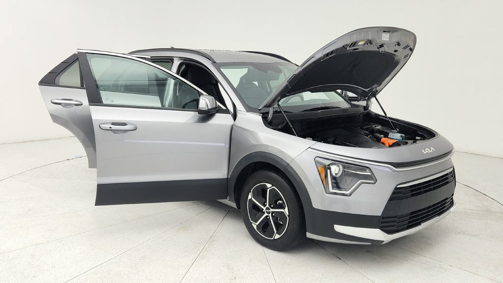 Used 2024 Kia Niro EX w/ EX Cold Weather Package FWD image 9