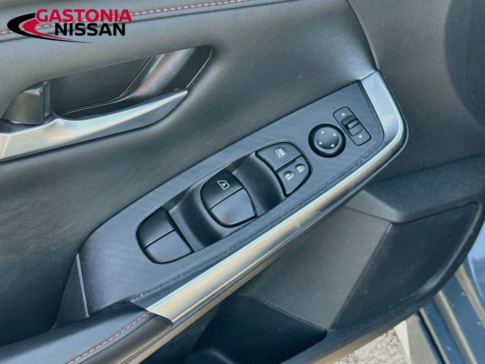 Used 2025 Nissan Sentra SR FWD image 23