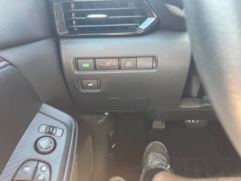 Used 2024 Nissan Sentra SV FWD image 16