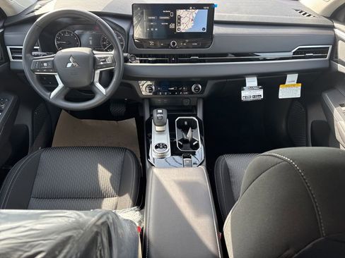 New 2026 Mitsubishi Outlander ES image 6