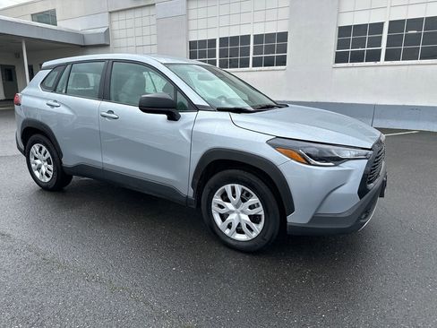Used 2024 Toyota Corolla Cross L image 9