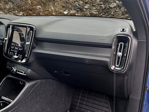 Used 2021 Volvo XC40 T5 R-Design w/ Climate Package image 16