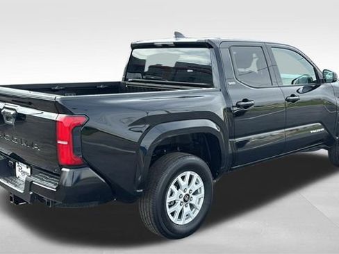 Used 2025 Toyota Tacoma SR5 AWD/4WD image 29